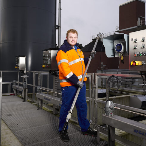 Das Foto zeigt Julius Lausberg. Er macht die Ausbildung zur Fachkraft für Abwassertechnik.